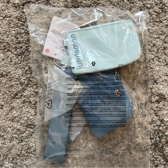 NWT LULULEMON Dual Pouch Wristlet - Picture 2 of 2